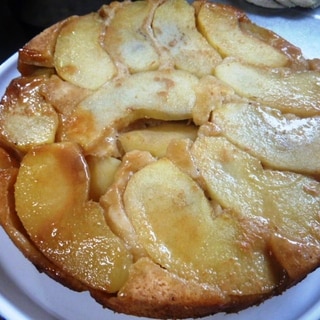 時短　ダッチオーブンでりんごのタルトタタン風ケーキ
